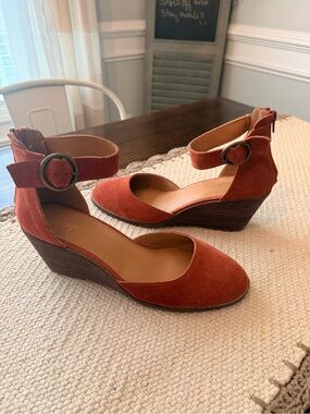 Crown Vintage Ludawen wedge pumps Sz 9M
